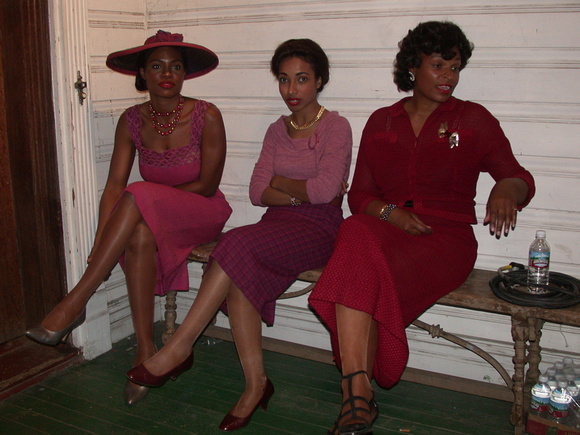 04. Background Ladies, Fish Fry